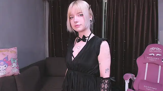 godlikegirlyy online show from 10-11-25, 03:32