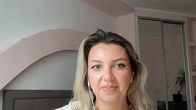 Snapshot of Beautysoul_ chatting on 09-11-25, 10:59 Beautysoul online show from 09-11-25, 10:59