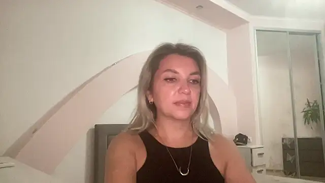 Snapshot of Beautysoul_ chatting on 09-23-25, 03:37 Beautysoul online show from 09-23-25, 03:37