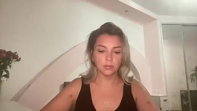 Snapshot of Beautysoul_ chatting on 09-27-25, 05:29 Beautysoul online show from 09-27-25, 05:29