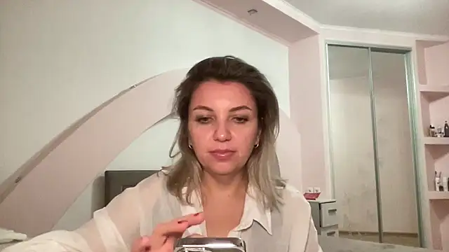 Snapshot of Beautysoul_ chatting on 10-25-25, 06:24 Beautysoul online show from 10-25-25, 06:24