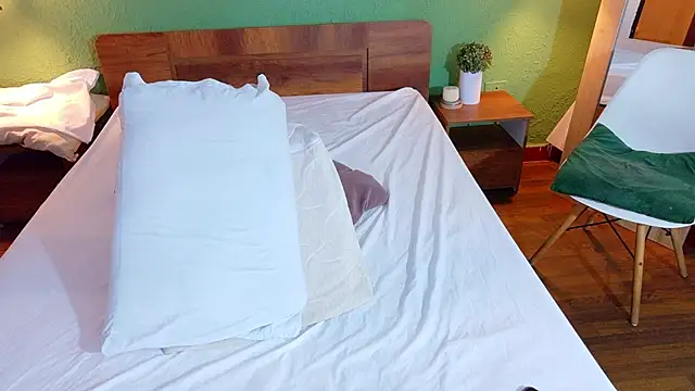 Chocolatte dreams online show from 09-23-25, 01:14