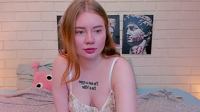 Snapshot of Lillie_Berry chatting on 10-17-25, 04:59 Lillie Berry online show from 10-17-25, 04:59