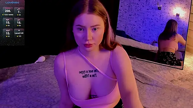 Lillie Berry online show from 11-07-25, 04:34