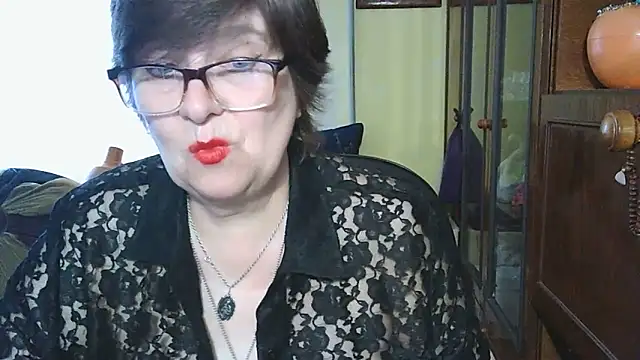 Snapshot of VeronicaGold511 chatting on 06-08-26, 06:25 VeronicaGold511 online show from 06-08-26, 06:25