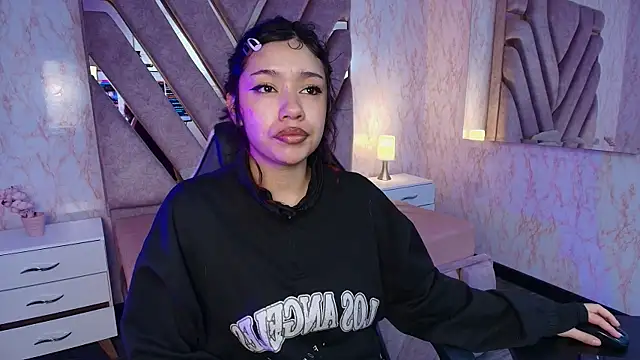 Snapshot of redd_pandaa chatting on 07-05-26, 03:34 redd pandaa online show from 07-05-26, 03:34