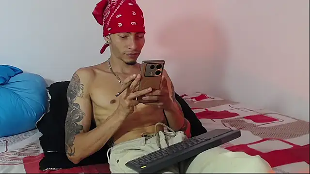 Snapshot of Daniel_laverde chatting on 09-15-25, 07:58 Daniel laverde online show from 09-15-25, 07:58