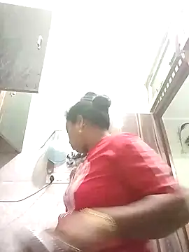 Snapshot of Cute-Janvi20 chatting on 10-22-25, 08:14 Cute-Janvi20 online show from 10-22-25, 08:14