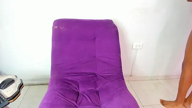 Nini Beyker online show from 11-24-25, 01:11