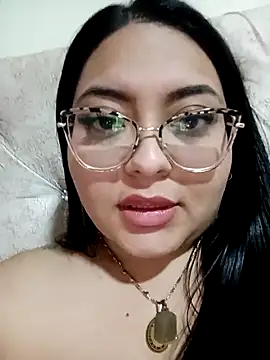 Snapshot of RachelCute1 chatting on 10-18-25, 05:32 RachelCute1 online show from 10-18-25, 05:32