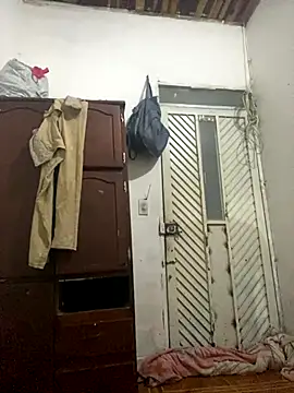 pareja-dispuesta online show from 10-08-25, 01:09