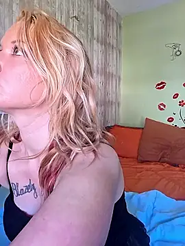 Snapshot of RhondaRump chatting on 05-12-26, 02:36 RhondaRump online show from 05-12-26, 02:36