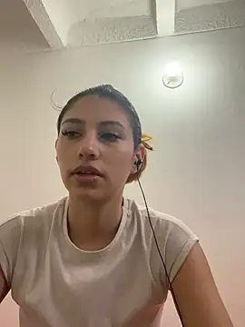 Snapshot of AriaBliss- chatting on 10-02-25, 11:17 AriaBliss- online show from 10-02-25, 11:17