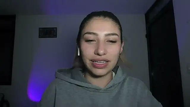 Snapshot of AriaBliss- chatting on 05-30-26, 07:05 AriaBliss- online show from 05-30-26, 07:05