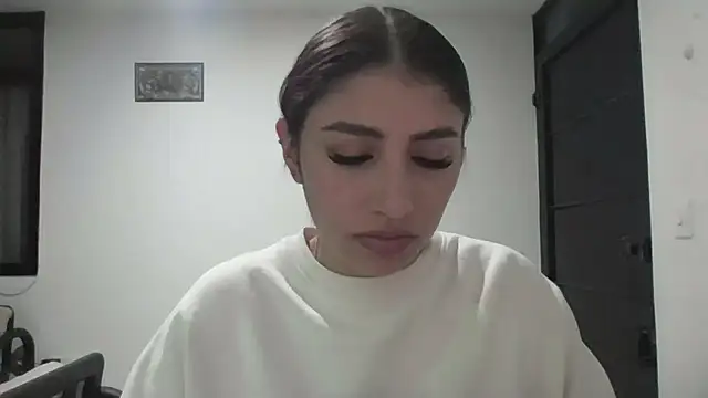 Snapshot of AriaBliss- chatting on 06-12-26, 02:43 AriaBliss- online show from 06-12-26, 02:43