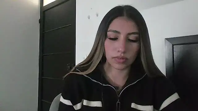 Snapshot of AriaBliss- chatting on 06-17-26, 07:26 AriaBliss- online show from 06-17-26, 07:26