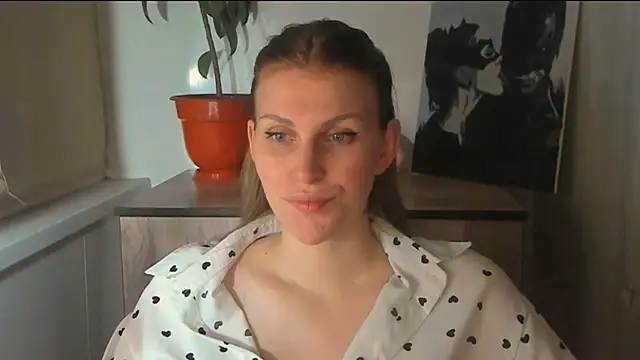 JuliaMuuun online show from 03-31-26, 08:53