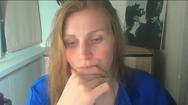 JuliaMuuun online show from 04-18-26, 07:07