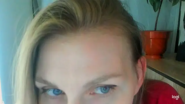 JuliaMuuun online show from 06-02-26, 07:49