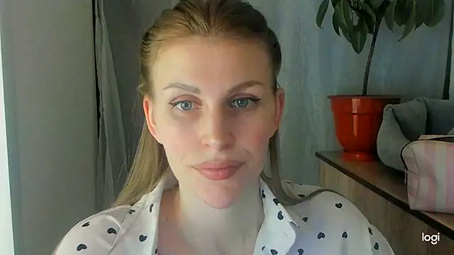 JuliaMuuun online show from 06-06-26, 08:57