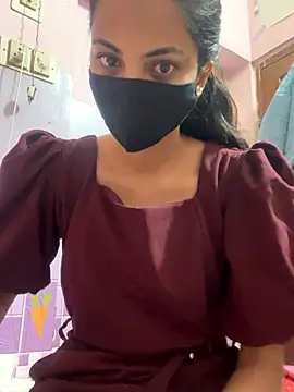 Snapshot of Sandhya_77 chatting on 11-14-25, 05:50 Sandhya 77 online show from 11-14-25, 05:50