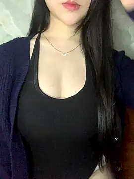 Snapshot of Lyly11 chatting on 12-19-25, 01:56 Lyly11 online show from 12-19-25, 01:56