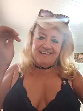Snapshot of Belladama61 chatting on 04-28-26, 11:26 Belladama61 online show from 04-28-26, 11:26