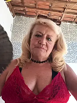 Snapshot of Belladama61 chatting on 05-03-26, 01:17 Belladama61 online show from 05-03-26, 01:17