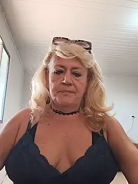 Snapshot of Belladama61 chatting on 05-19-26, 11:05 Belladama61 online show from 05-19-26, 11:05