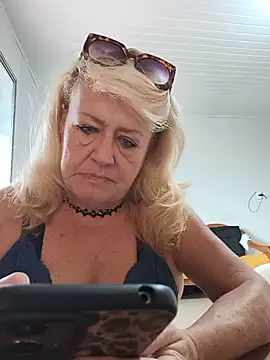 Snapshot of Belladama61 chatting on 05-26-26, 10:44 Belladama61 online show from 05-26-26, 10:44