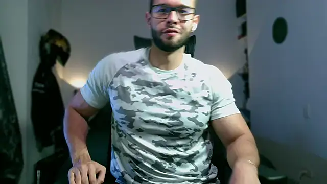 Snapshot of jacobmuscle4u chatting on 09-17-25, 11:28 jacobmuscle4u online show from 09-17-25, 11:28