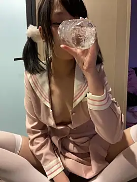 Snapshot of a5l2e0x chatting on 03-12-26, 12:33 a5l2e0x online show from 03-12-26, 12:33