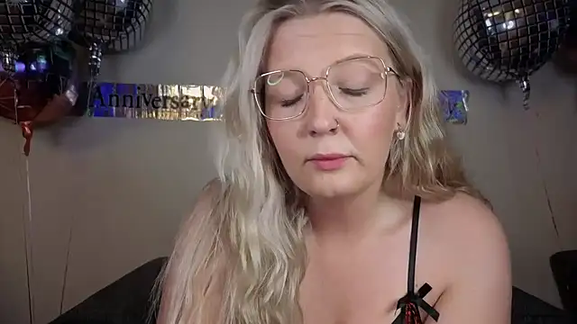 Snapshot of Daisyxoxo_ chatting on 09-20-25, 07:04 Daisyxoxo online show from 09-20-25, 07:04