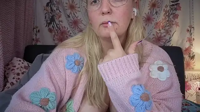 Snapshot of Daisyxoxo_ chatting on 10-03-25, 08:33 Daisyxoxo online show from 10-03-25, 08:33