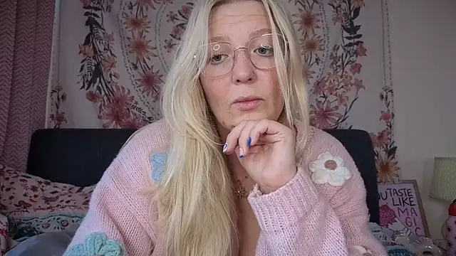 Snapshot of Daisyxoxo_ chatting on 10-16-25, 08:26 Daisyxoxo online show from 10-16-25, 08:26