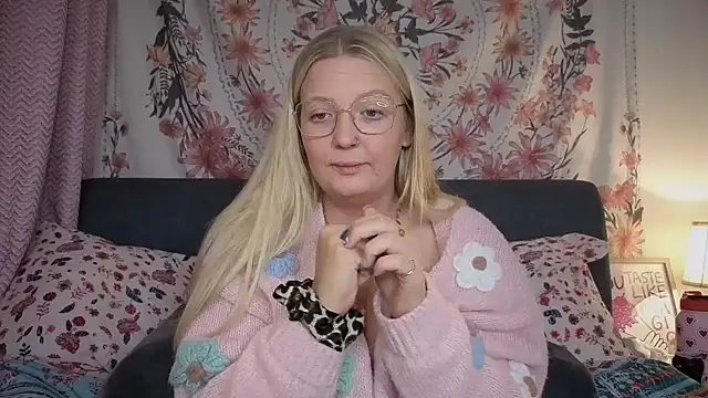 Snapshot of Daisyxoxo_ chatting on 10-29-25, 09:05 Daisyxoxo online show from 10-29-25, 09:05