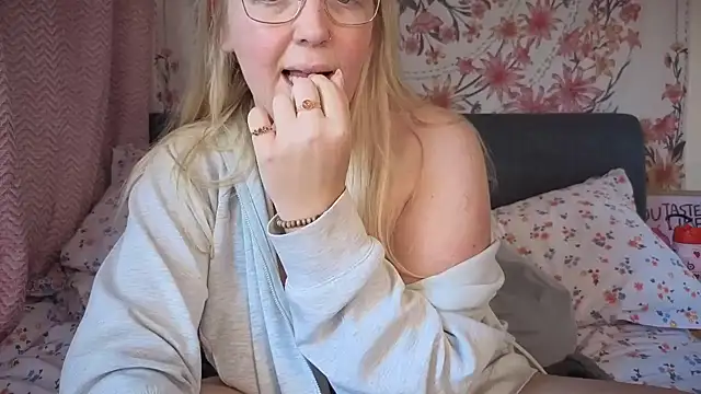 Daisyxoxo  online show from 11-16-25, 10:54