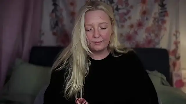 Snapshot of Daisyxoxo_ chatting on 02-06-26, 09:18 Daisyxoxo online show from 02-06-26, 09:18