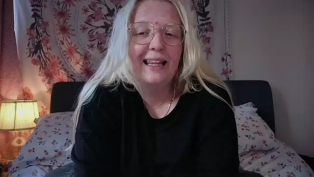 Snapshot of Daisyxoxo_ chatting on 05-19-26, 08:42 Daisyxoxo online show from 05-19-26, 08:42