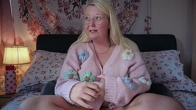 Snapshot of Daisyxoxo_ chatting on 06-12-26, 08:57 Daisyxoxo online show from 06-12-26, 08:57