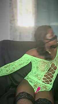 Snapshot of _foreigntitts chatting on 10-28-25, 04:09 foreigntitts online show from 10-28-25, 04:09