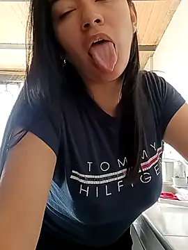 Snapshot of Williams_Hera chatting on 10-22-25, 03:23 Williams Hera online show from 10-22-25, 03:23