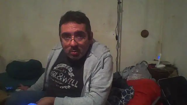 Snapshot of Jouons-ensembles2 chatting on 12-01-25, 01:21 Jouons-ensembles2 online show from 12-01-25, 01:21