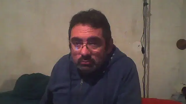 Snapshot of Jouons-ensembles2 chatting on 12-20-25, 09:00 Jouons-ensembles2 online show from 12-20-25, 09:00