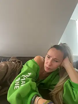 Snapshot of blondi2077 chatting on 10-20-25, 07:53 blondi2077 online show from 10-20-25, 07:53