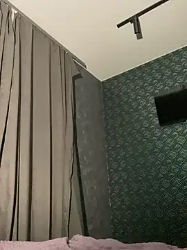 FavoriteKira online show from 11-14-25, 07:01