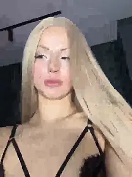 FavoriteKira online show from 04-19-26, 02:49