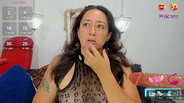 naughty milf esmeralda online show from 04-22-26, 02:47