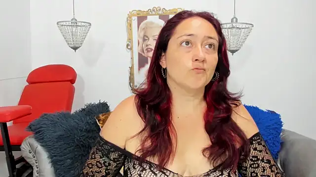 naughty milf esmeralda online show from 05-21-26, 02:18