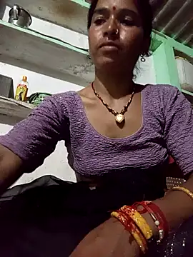 Snapshot of MISS_LOVE_001 chatting on 09-15-25, 05:24 MISS LOVE 001 online show from 09-15-25, 05:24
